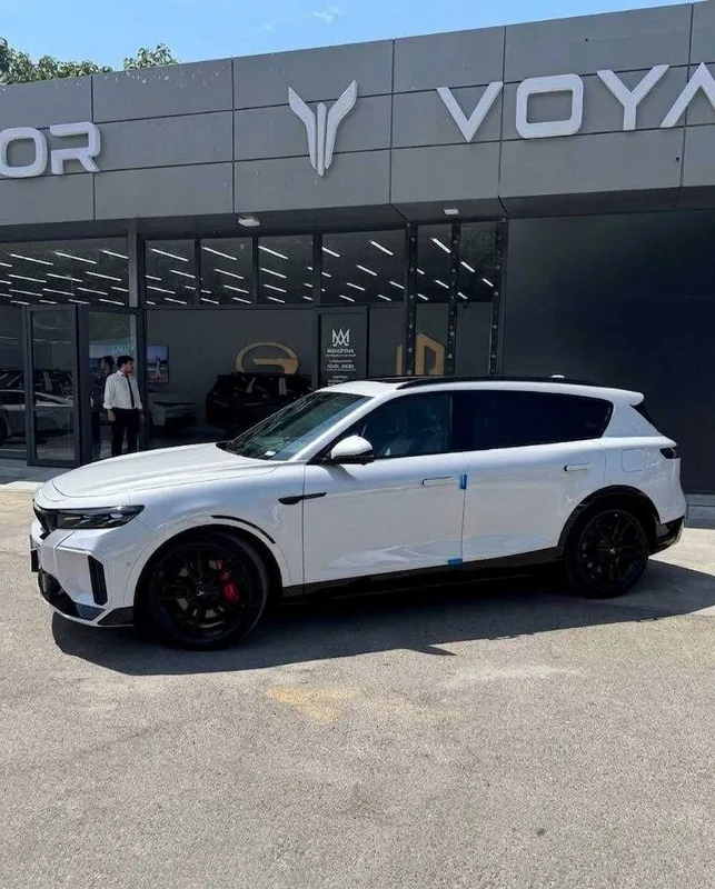 VOYAH FREE 318 — премиальный гибридный SUV нового поколения. 2 VOYAH FREE 318 — премиальный гибридный SUV нового поколения. 2