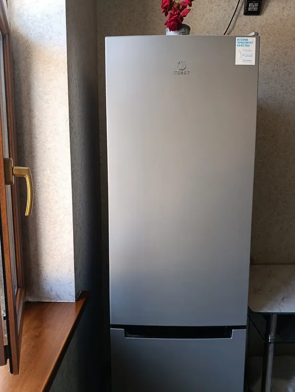 Холодильник Indesit DS 4200 SB 2 Холодильник Indesit DS 4200 SB 2