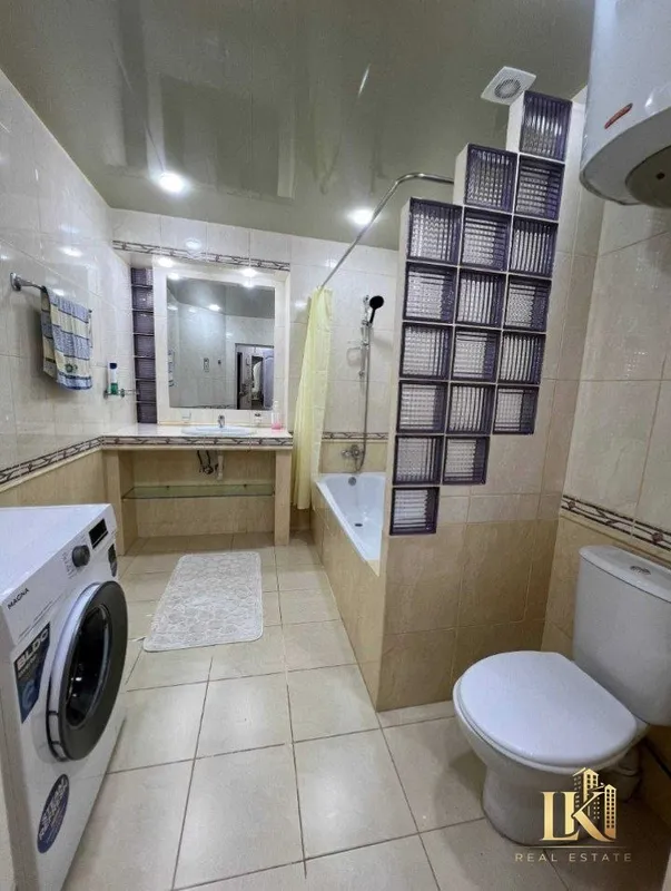 Продаётся просторная 3-комнатная квартира, 74 м², кирпичный дом 10