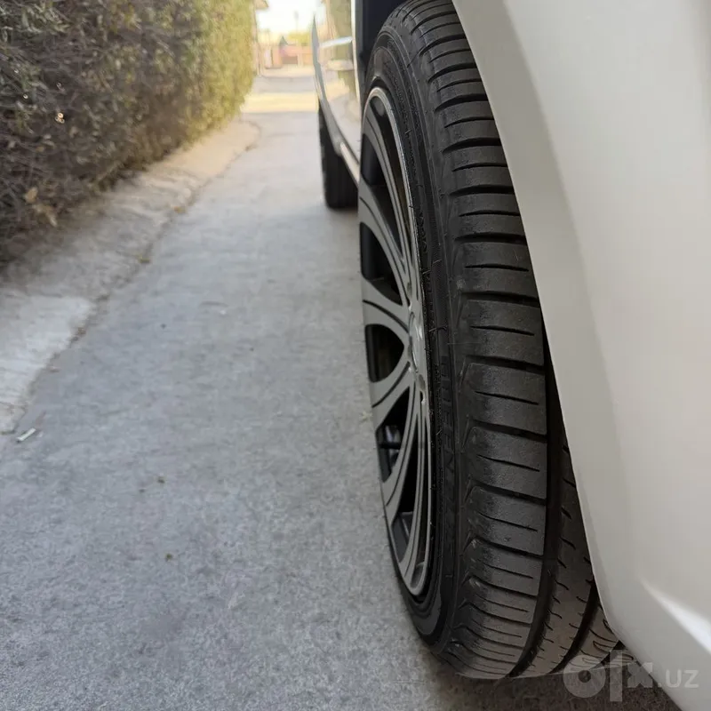 Продаются диски и шины R17 5 Продаются диски и шины R17 5