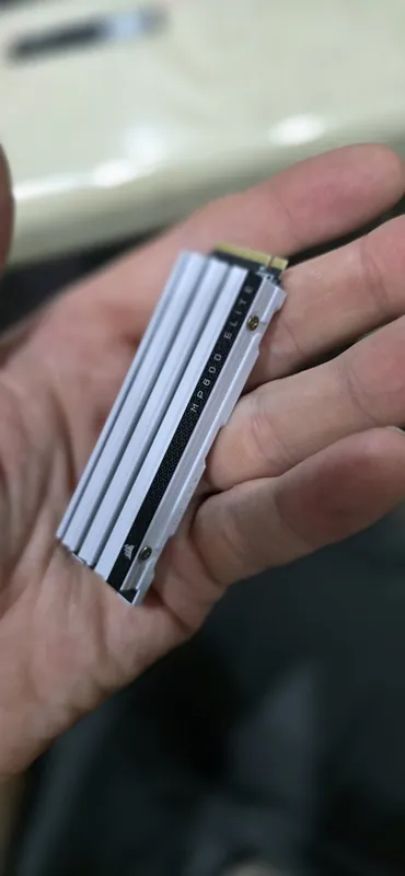 Ssd 2tb Corsair mp600elite как новый ,красивый радиатор 2 Ssd 2tb Corsair mp600elite как новый ,красивый радиатор 2