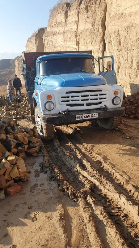 Zil 130 sotiladi