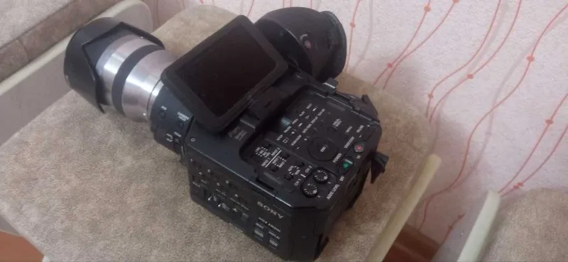 Видеокамера SONY FS-100 — фото 1