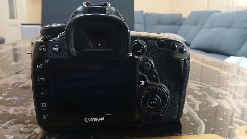 Canon Mark 4 sotiladi — фото 3
