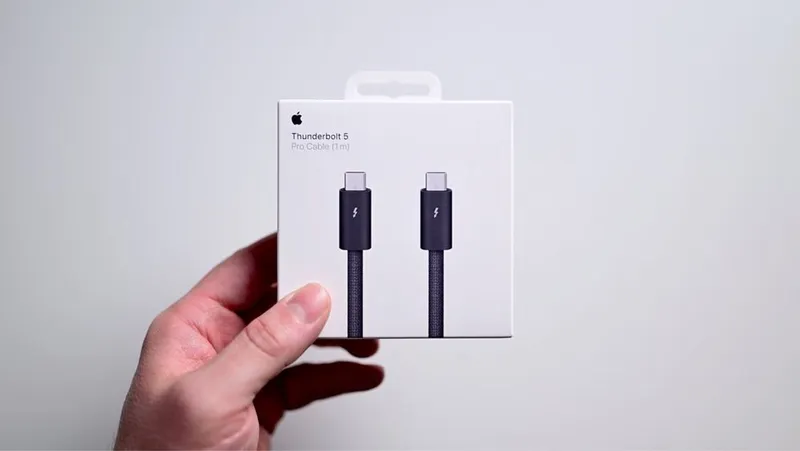 Apple Thunderbolt 5 Pro Cable (1m) — фото 2