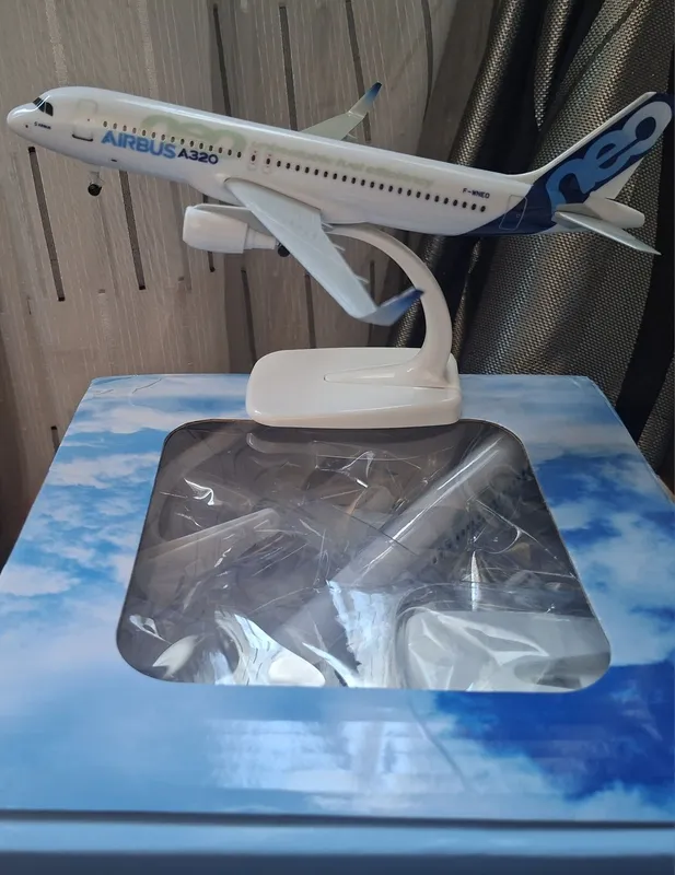 Airbus A320neo samolyotining firma liveriyasidagi modelchasini sotaman 1 Airbus A320neo samolyotining firma liveriyasidagi modelchasini sotaman 1