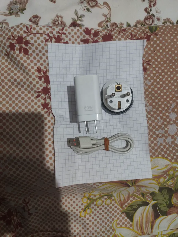 Zaryadchik 80 w original sotiladi.