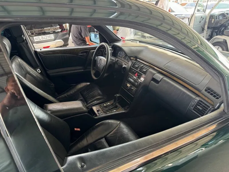 Mercedes 210, 2.2 объём двиготель 3 Mercedes 210, 2.2 объём двиготель 3