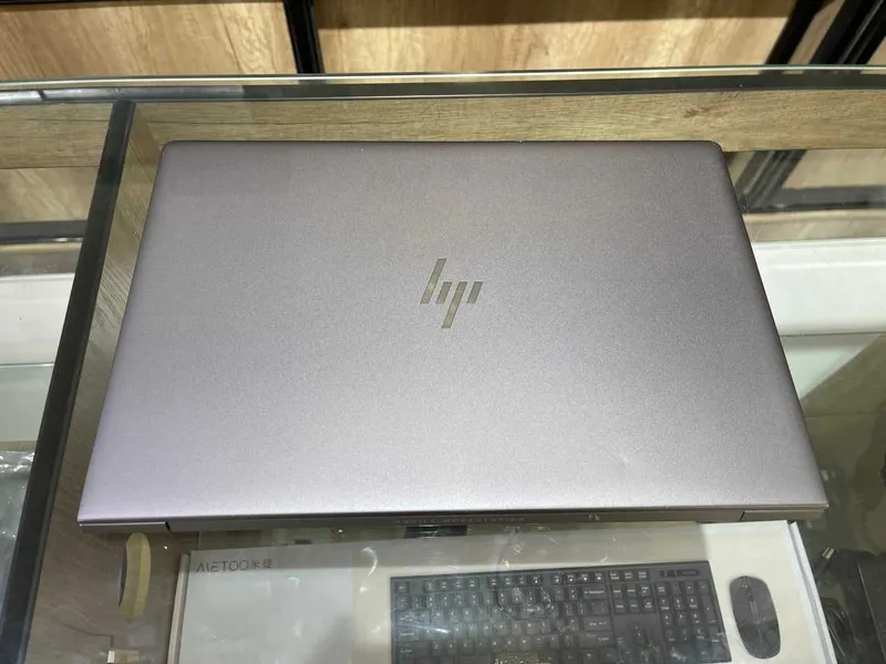 HP ZBook 15u Intel Core i7-8650U, 16 GB tezkor xotira, 256 GB SSD 2 HP ZBook 15u Intel Core i7-8650U, 16 GB tezkor xotira, 256 GB SSD 2