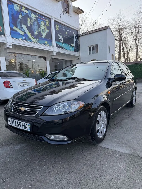 Jentra Lasetti 1.8 sotiladi srochne