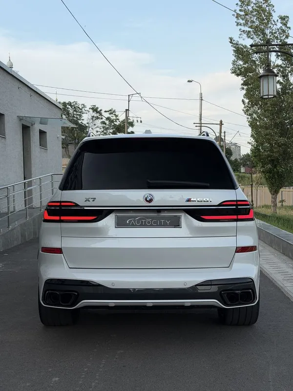BMW X7 M60i xDrive 2 BMW X7 M60i xDrive 2