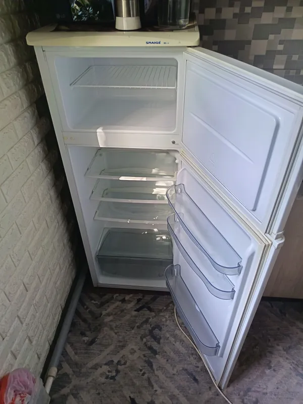Продам холодильник. 3 Продам холодильник. 3