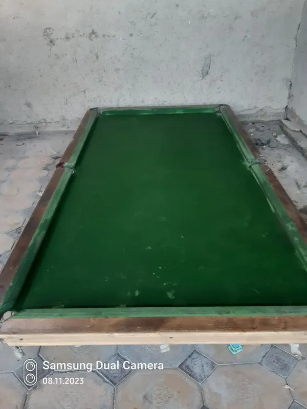 Бильярдный стол сотилади.