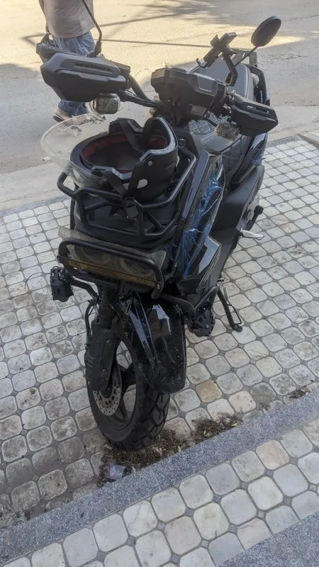 Men mototsikl sotaman.