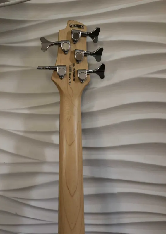 Cort bas-gitarasi, 5 torli + g‘ilof va kabel, deyarli yangi 6 Cort bas-gitarasi, 5 torli + g‘ilof va kabel, deyarli yangi 6