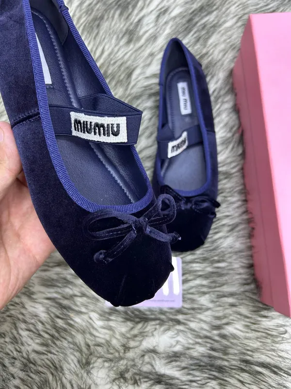 MIU MIU lux trend madel keldi qizlar baletkasi — фото 2