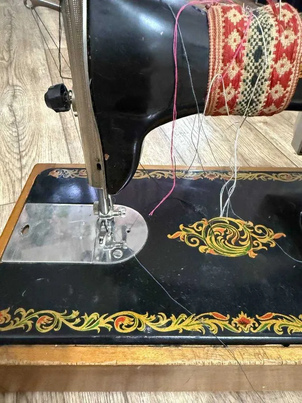 продается швейная машинка — фото 2