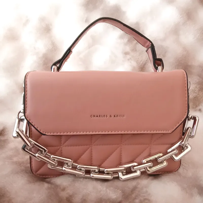 Стильная сумка Charles & Keith — фото 4