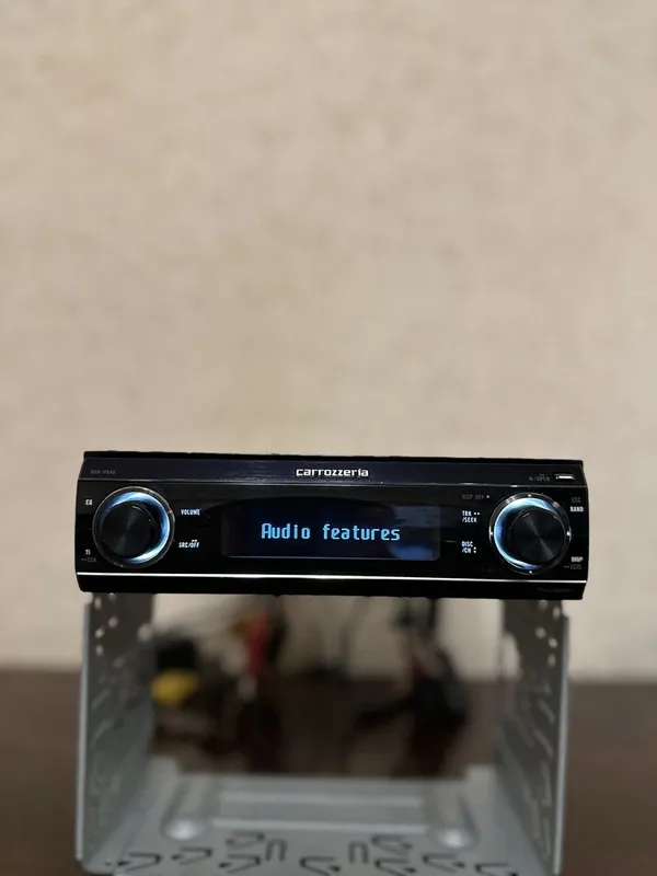 Pioneer Carrozzeria DEH-P940 magnitafon sotiladi. Blutusi bor.