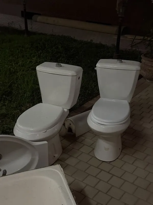 Unitaz Tualet rakvina vanna 2 Unitaz Tualet rakvina vanna 2