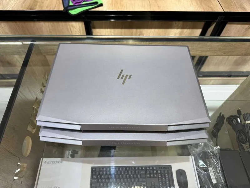 HP ZBook 15v sensorli, Core i7-8750H, 12 GB tezkor xotira, 256 GB SSD, Nvidia Quadro P600 2 HP ZBook 15v sensorli, Core i7-8750H, 12 GB tezkor xotira, 256 GB SSD, Nvidia Quadro P600 2