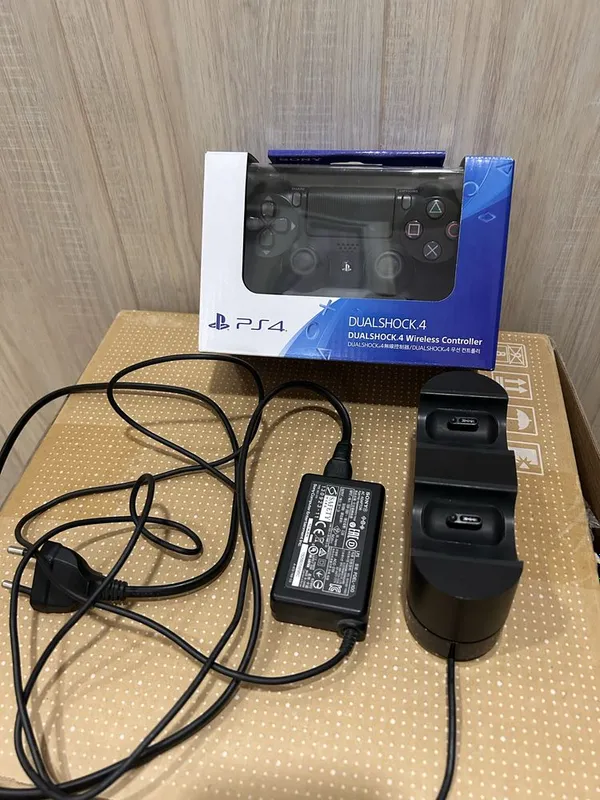 Зарядка для 2 джойстиков PS4 и Оригинальный Sony DualShock 4 для PS4