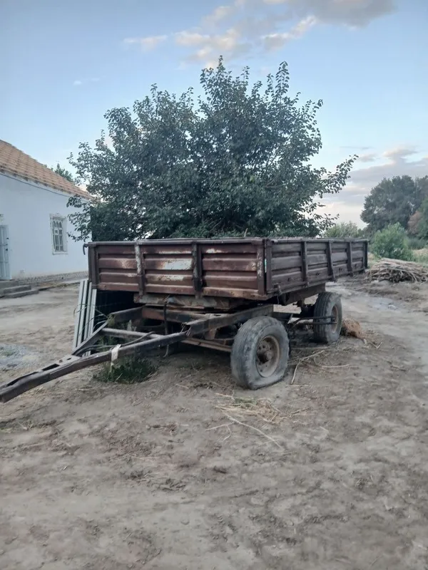 Traktor 28 pritsepi bilan 3