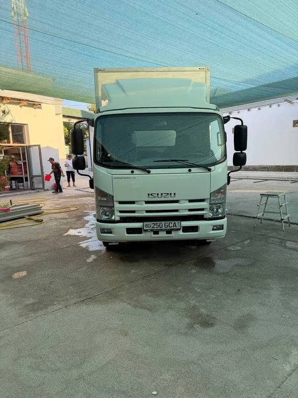 Isuzu 5.9 metr Pochti Yangi Kam Haydalgan Ideal xoxlaydiganlar uchun 4
