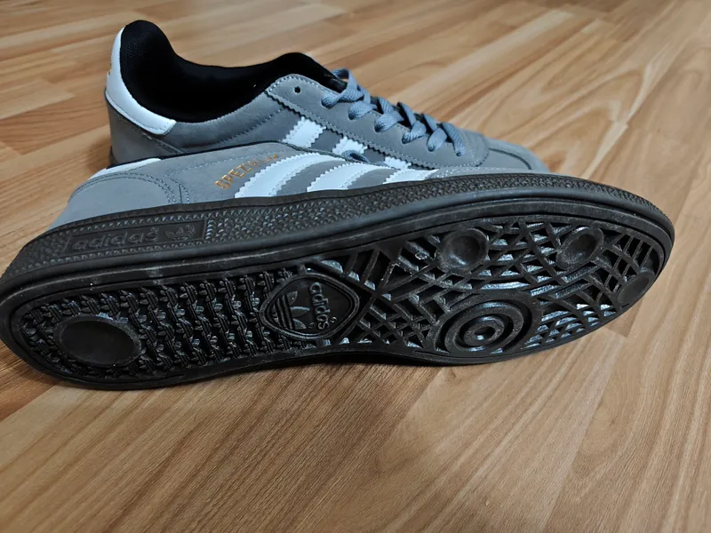Adidas spezial 40-41 yangi 2 Adidas spezial 40-41 yangi 2