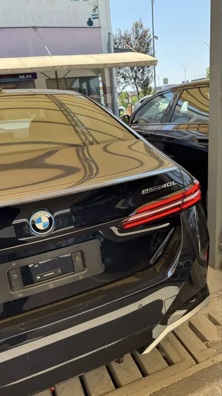 Bmw i5 40L monitorli 7 Bmw i5 40L monitorli 7
