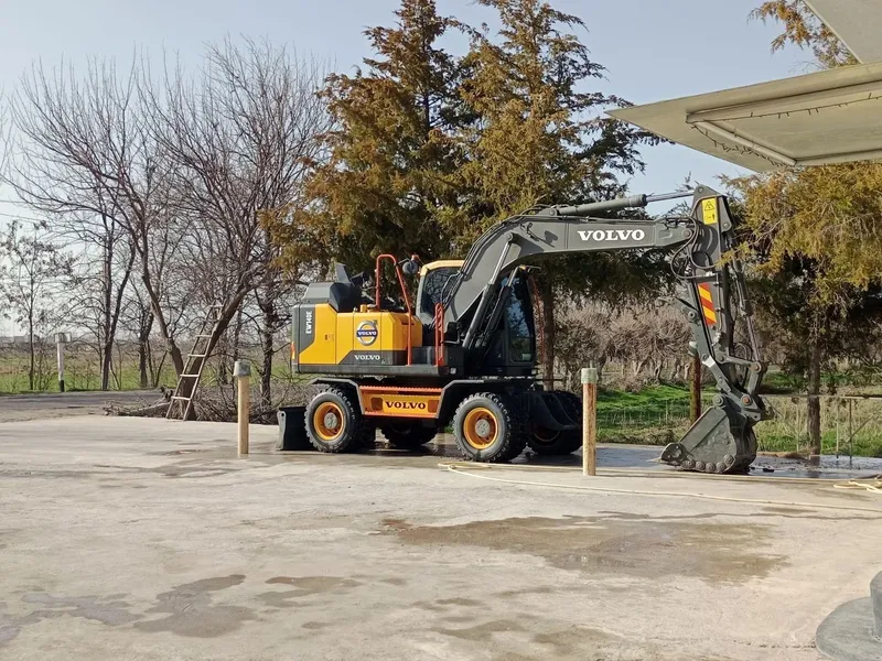 Ekskavator sotiladi rusumi VOLVO EW 140 E