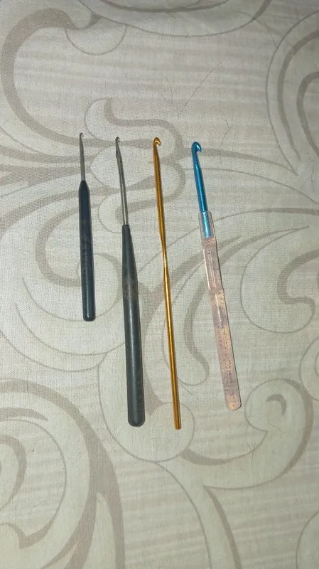 Крючки для вязания. 2, 2,5, 3 и 4 мм.