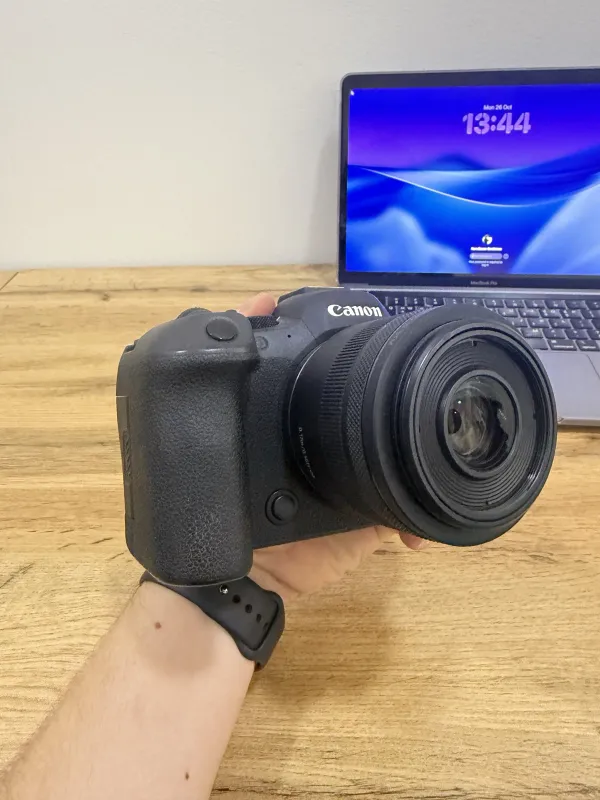 Canon EOS R6 Mark II + RF 35mm f/1.8 Macro 7