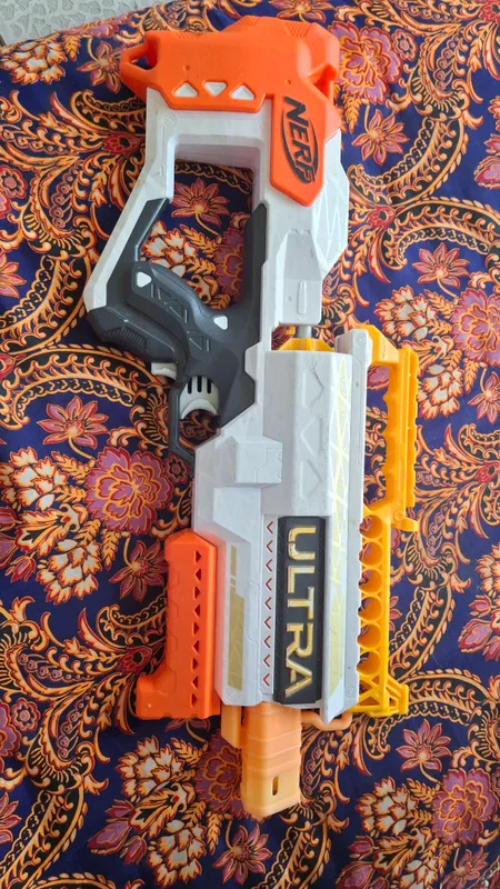 NERF ULTRA DORADO