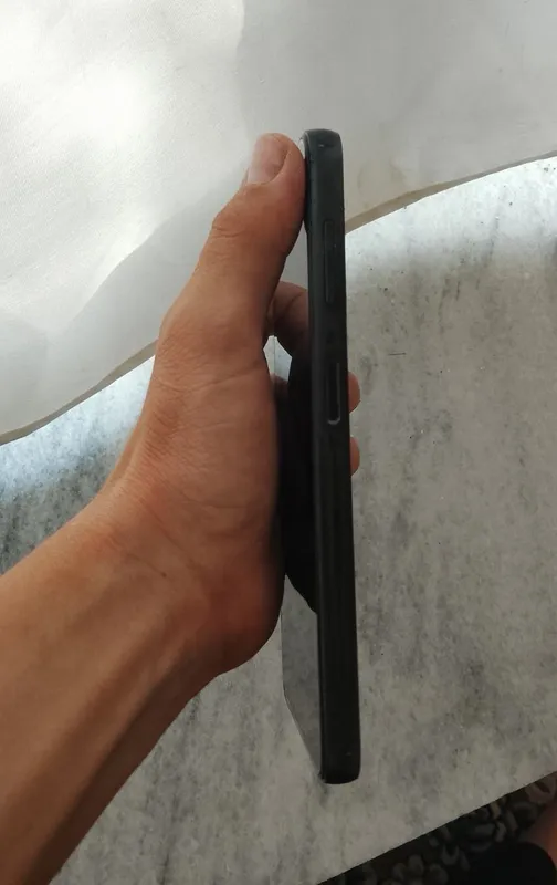 A14 xotira 4/64 aybi ekran holati ideal narxi 950
