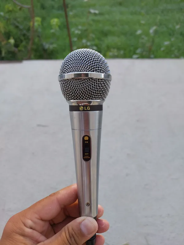 Продаётся микрофон 1 Продаётся микрофон 1