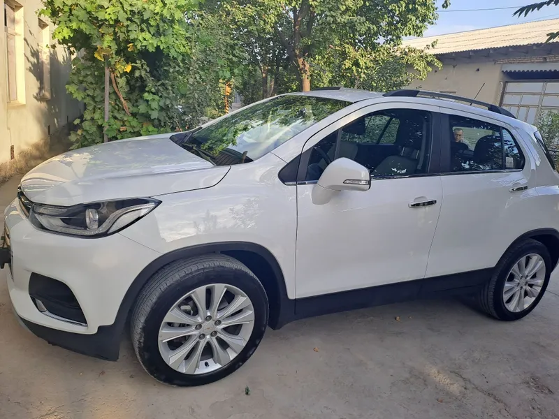 Chevrolet Tracker sotiladi yili 2020 30ming benzin xolati ideal — фото 3