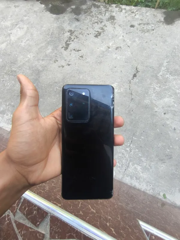 SAMSUG S20 5G 2