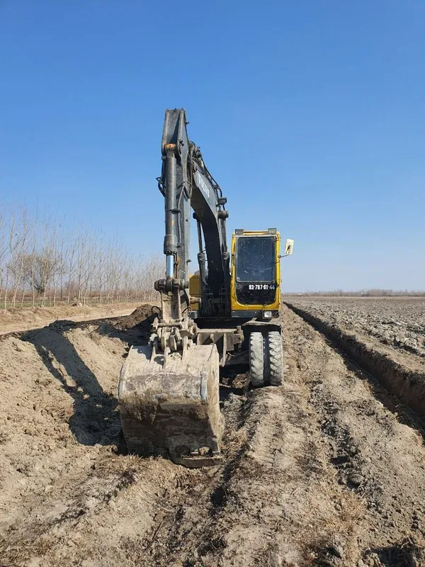 Екскаватор 135 сотилади 3 Екскаватор 135 сотилади 3
