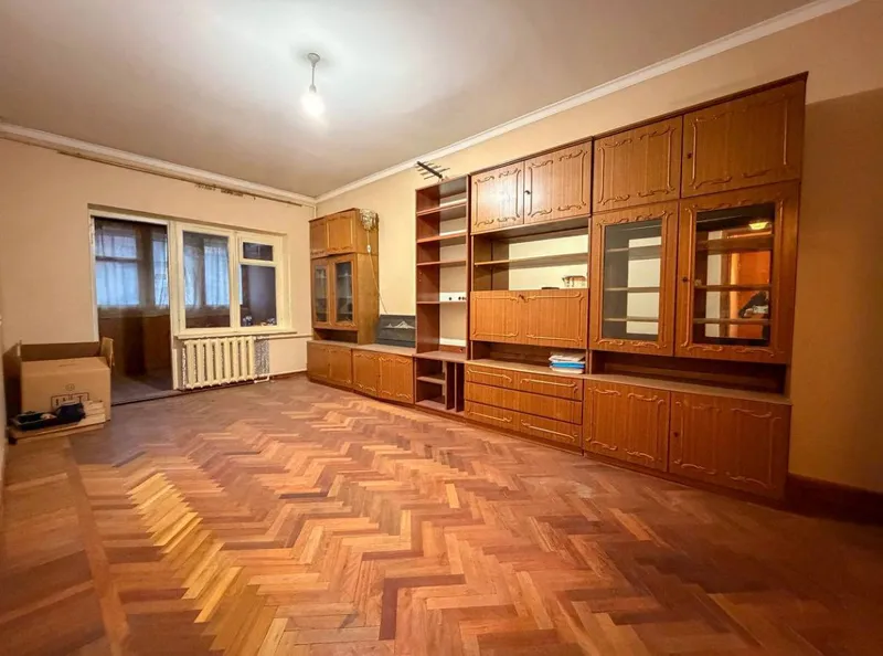 Продаётся просторная 4-комнатная квартира, раздельные комнаты, кирпичный дом 1