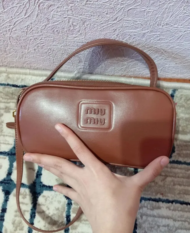 женская кожаная сумка
Миу Миу. 2 женская кожаная сумка
Миу Миу. 2