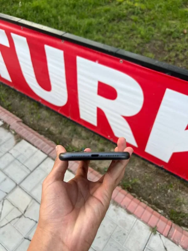 IPhone 11 в идеальном состоянии, 64 ГБ 5 IPhone 11 в идеальном состоянии, 64 ГБ 5
