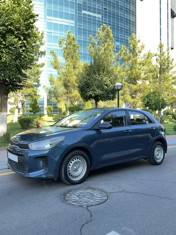 Продается Kia Rio 2018г, цвет Синий Дымчатый (Smoky Blue) — фото 1