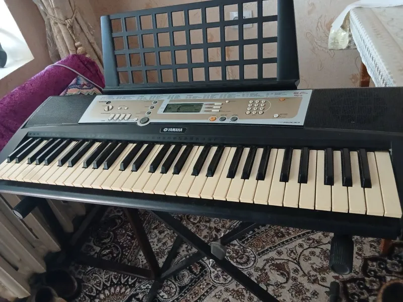 Продам синтезатор Yamaha.