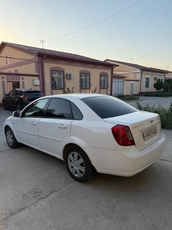 Chevrolet Jentira 6