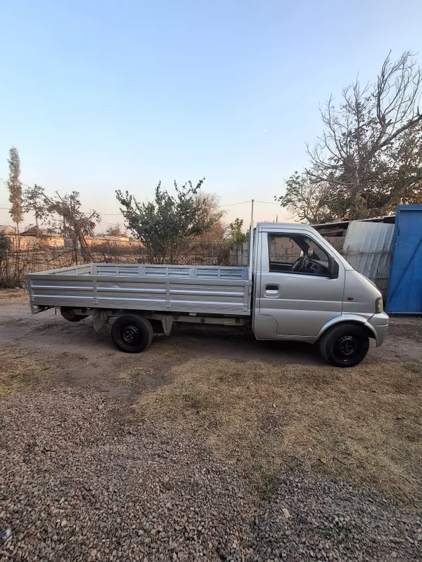 Dongfeng uchrab turadi 2