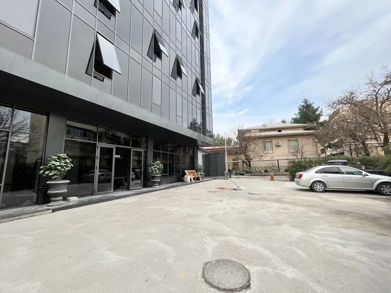 Продажа! Казахстан перекресток Бизнес Центр 2200м2!