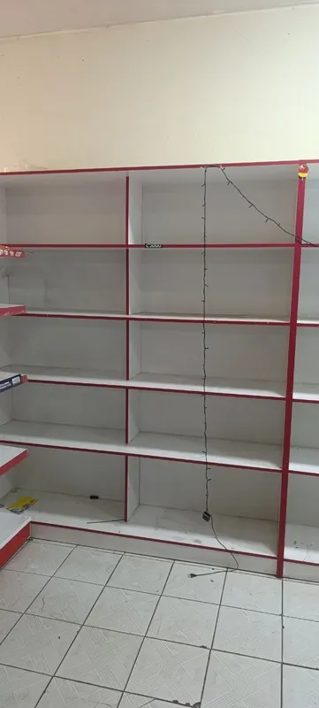 Do'konga stelaj sotiladi arzon narxda 4
