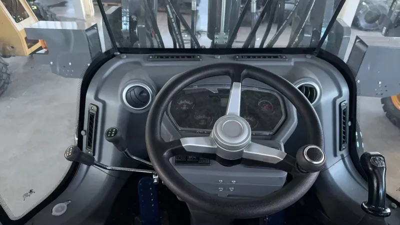 Погрузчик 1,8m3 26000$ 8 Погрузчик 1,8m3 26000$ 8