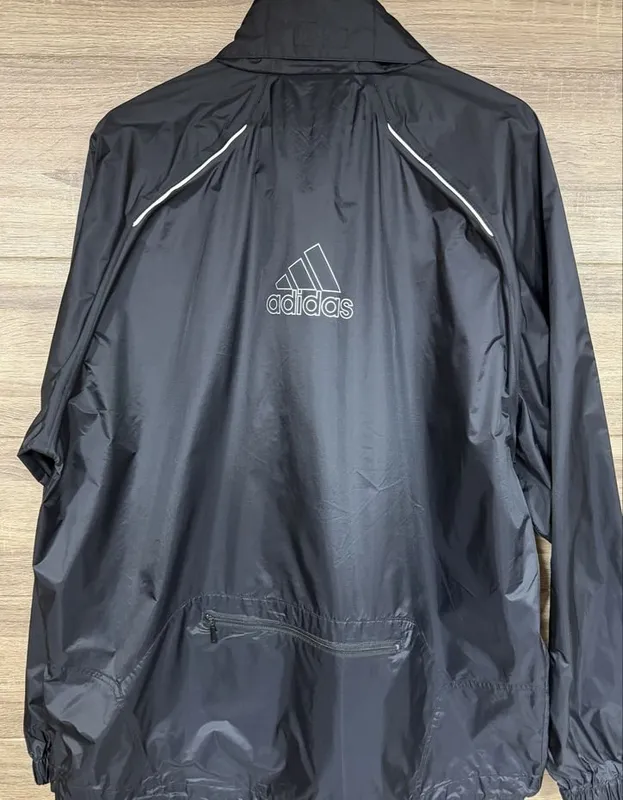 Poyga vazni uchun Adidas L kurtkasi 2 Poyga vazni uchun Adidas L kurtkasi 2